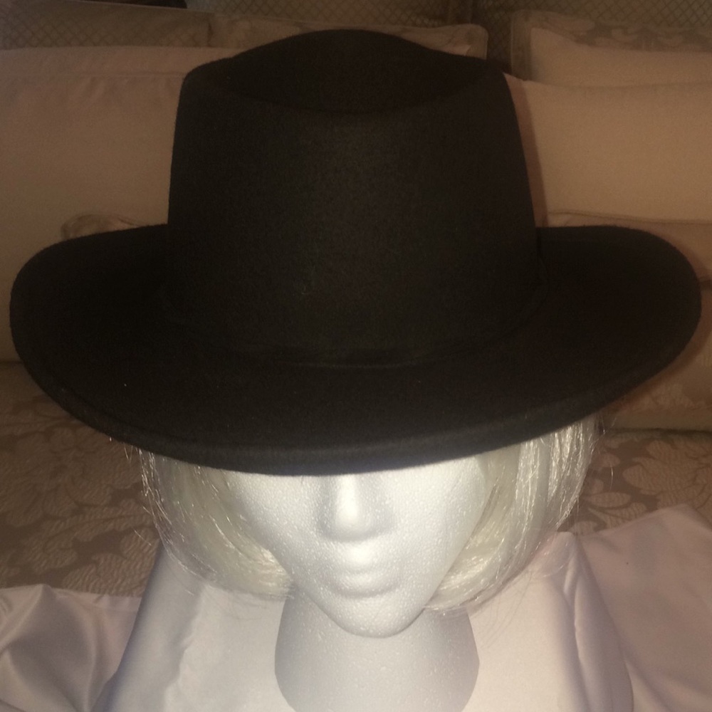 August Accessories Black Felt Ladies Hat
